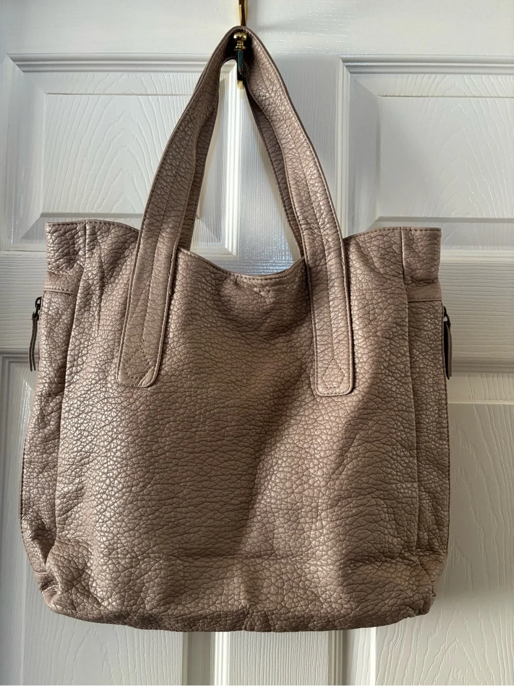 Volcom Pebbled Shoulder Bag in Taupe